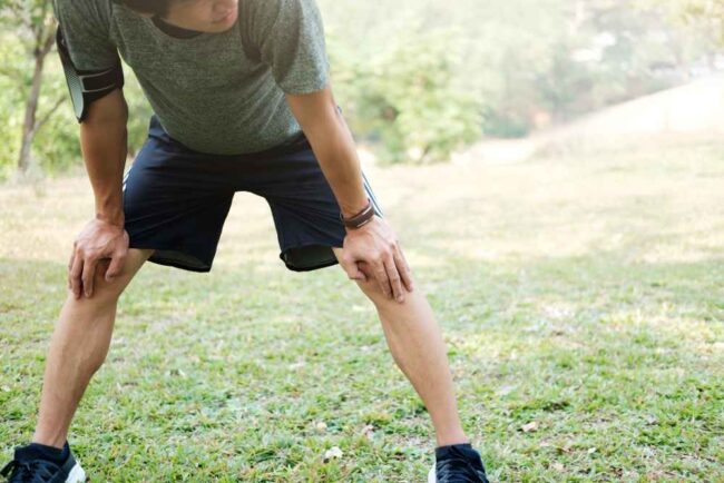 causas de un dolor en la rodilla sin golpe