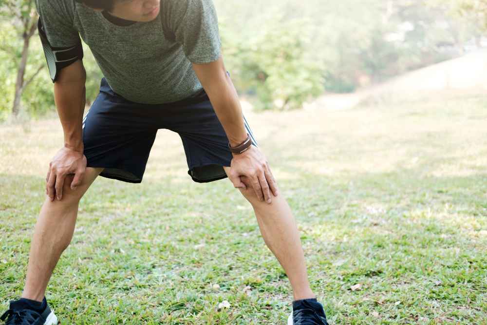 causas de un dolor en la rodilla sin golpe